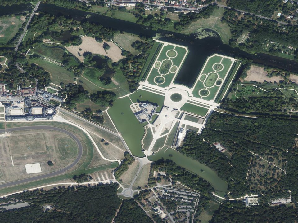Recent IGN aerial view of the Château de Chantilly demonstration area